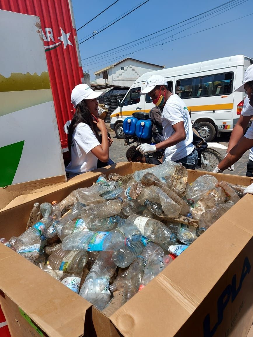 8 126 bouteilles plastiques collectés dans les quartiers d'Antananarivo