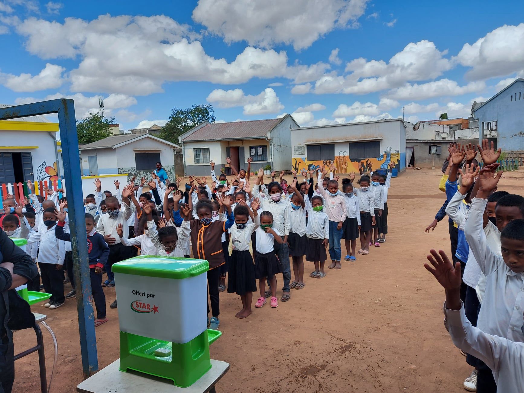 Dotation à l’EPP Antanimena II et la Commune d'Andranonahoatra de dispositifs de lavage des mains et savons