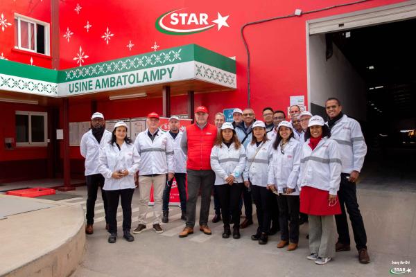 VISITE DE L&#039;USINE D&#039;AMBATOLAMPY PAR LES DISTRIBUTEURS STAR