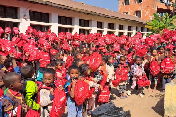Dons de kits scolaires pour les EPP